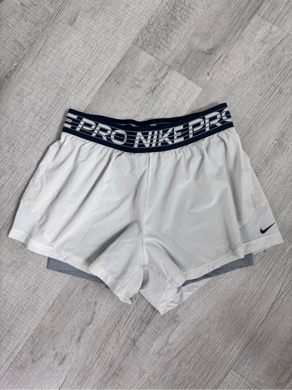 Nike Pro Dri-Fit 2-in-1 Training Shorts White Gray Mesh Inset Size Medium